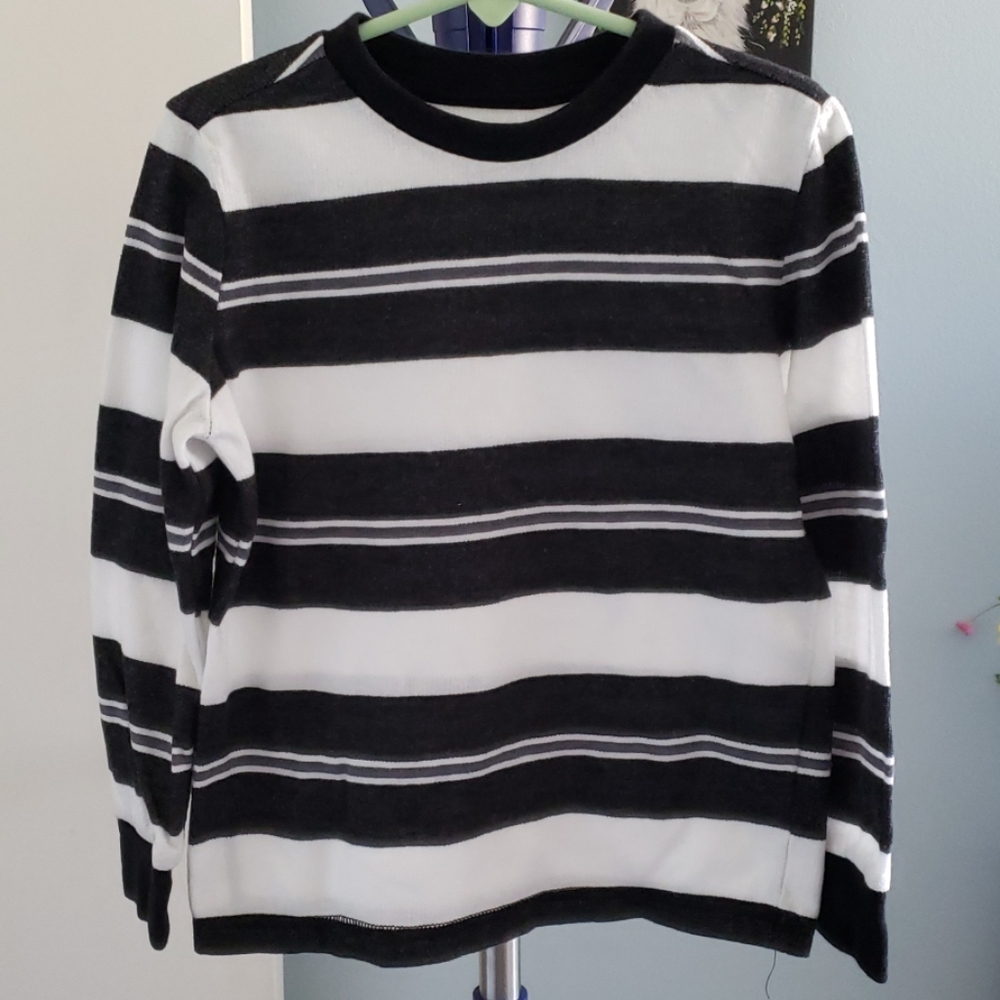 Black/white striped long sleeve shirt